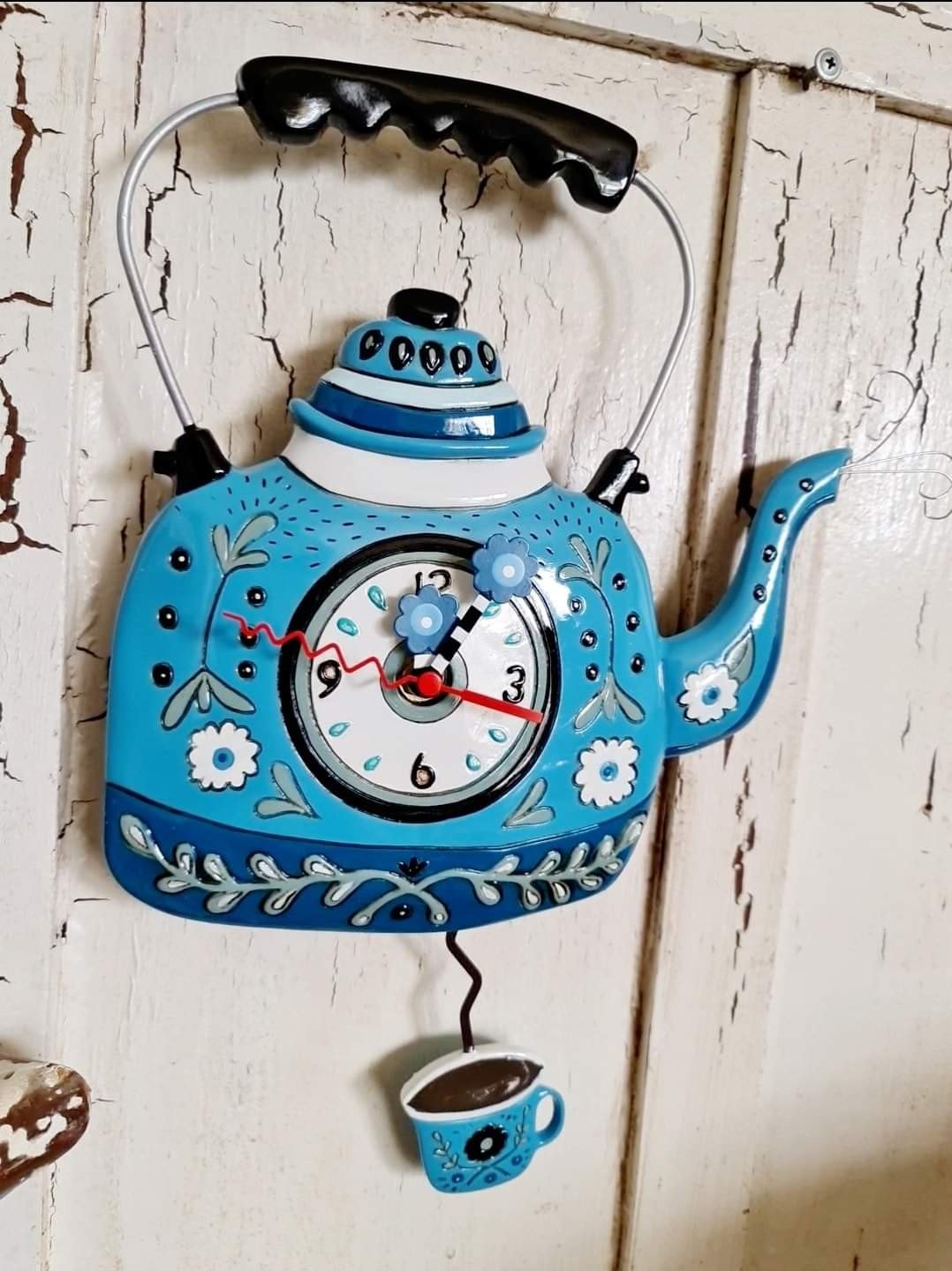 Pendeluhr TEA TIME KETTLE Teekessel Polyresin handbemalt batteriebetrieben 5x27,9x35,6cm