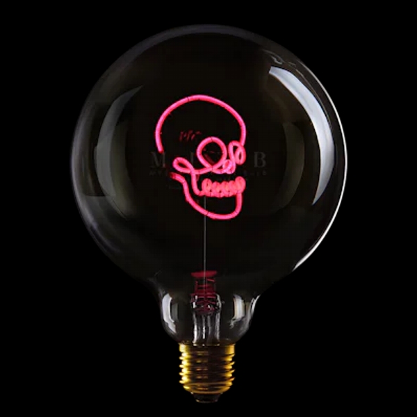 skull LED Globebirne mit Designzug SKULL G125 E27 2W 12,5x12,5x17,2cm
