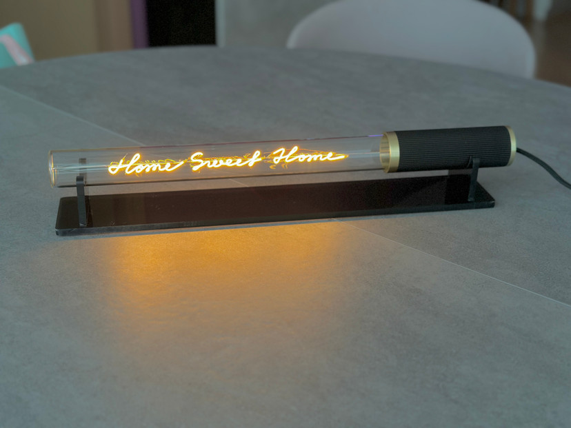 LED Tube mit Schriftzug HOME SWEET HOME Glas Gelb E27 2,5W 2200K 67lm 45x4x4cm LED Tube mit Schriftzug HOME SWEET HOME Glas Gelb E27 2,5W 2200K 67lm 45x4x4cm