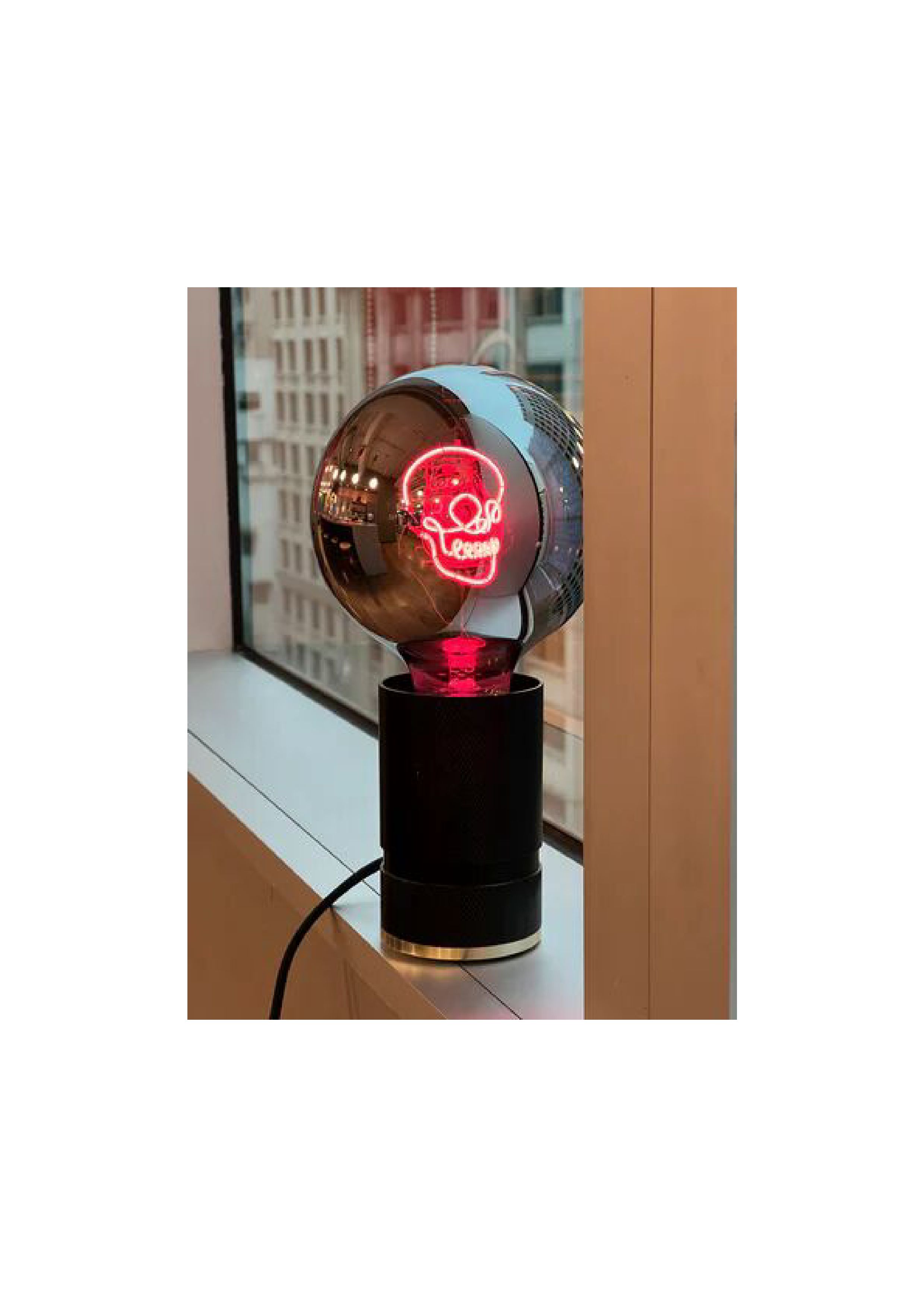 Sk5 LED Globebirne mit Designzug SKULL G125 E27 2W 12,5x12,5x17,2cm