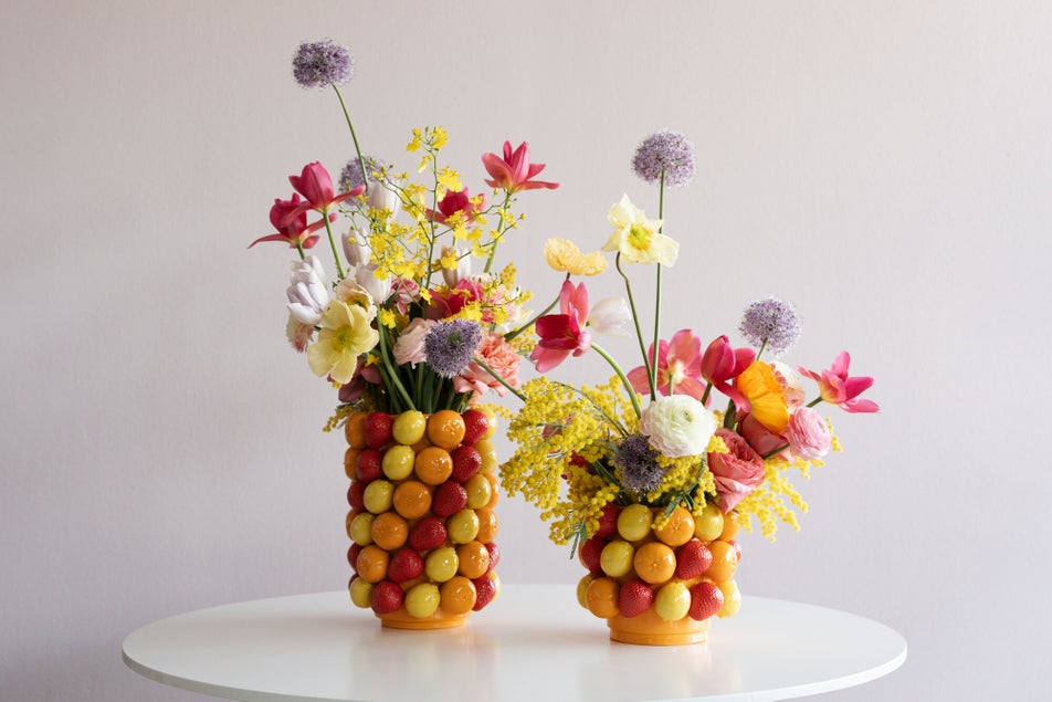 Vase FRUIT PARADE Porzellan handgefertigtes Unikat 23x23x33cm