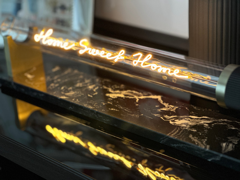 LED Tube mit Schriftzug HOME SWEET HOME Glas Gelb E27 2,5W 2200K 67lm 45x4x4cm LED Tube mit Schriftzug HOME SWEET HOME Glas Gelb E27 2,5W 2200K 67lm 45x4x4cm