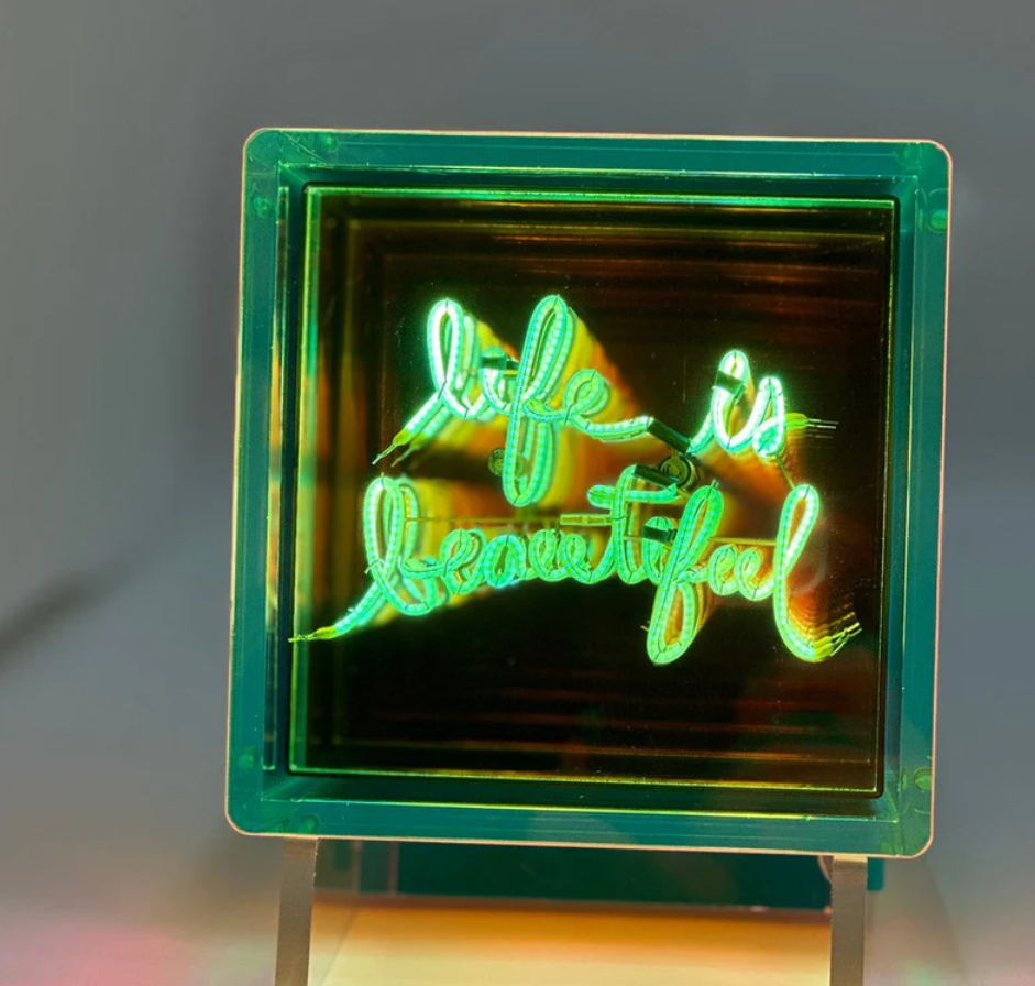 LED-Lichtwürfel LIFE IS BEAUTIFUL Mehrfarbig