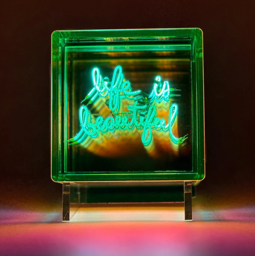 LED-Lichtwürfel LIFE IS BEAUTIFUL Mehrfarbig