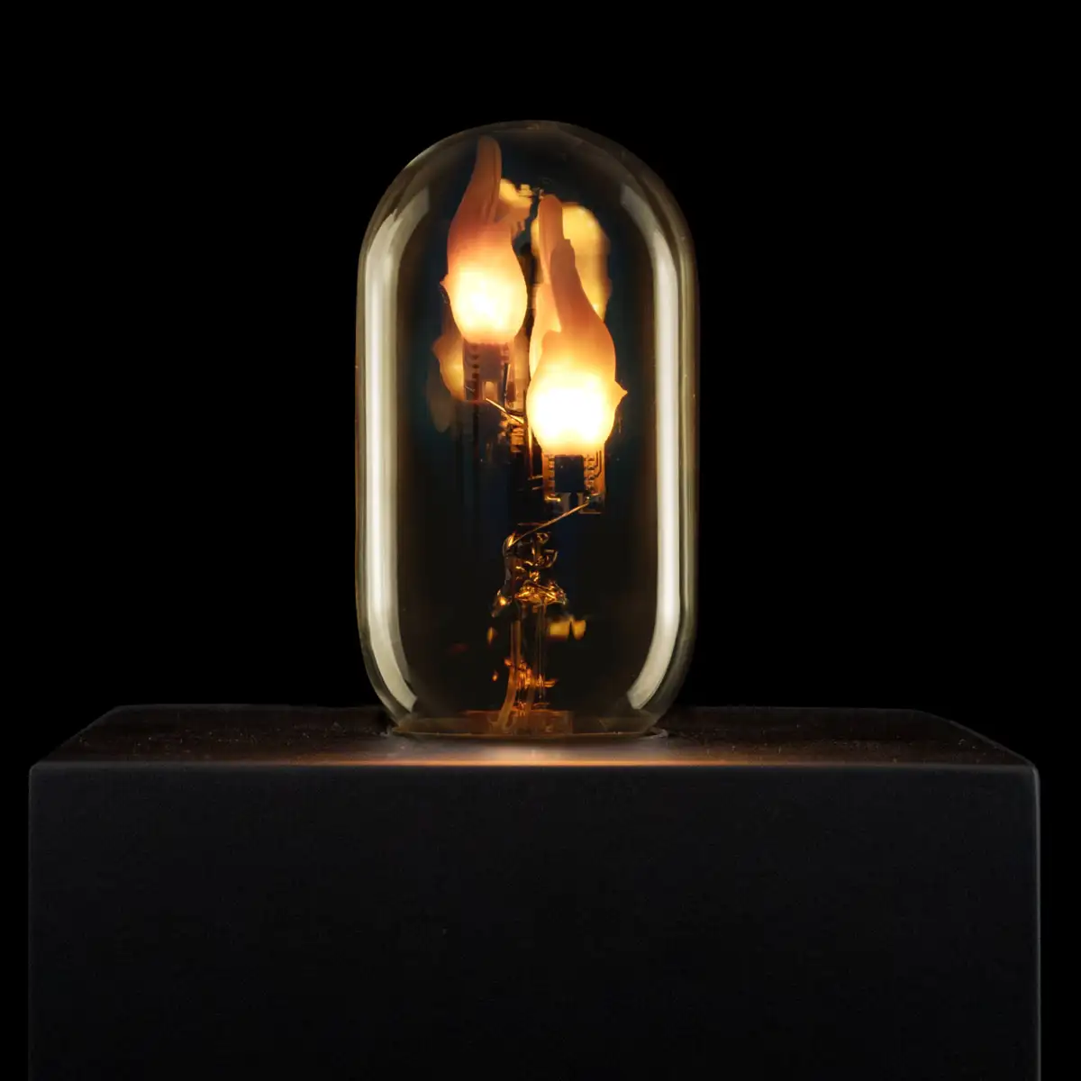 LED Filament Leuchtmittel BIG FIRE FLAME UP Radio-Style Smokey Grau E27 0,6W 1800K 60lm 4,5x4,5x11cm