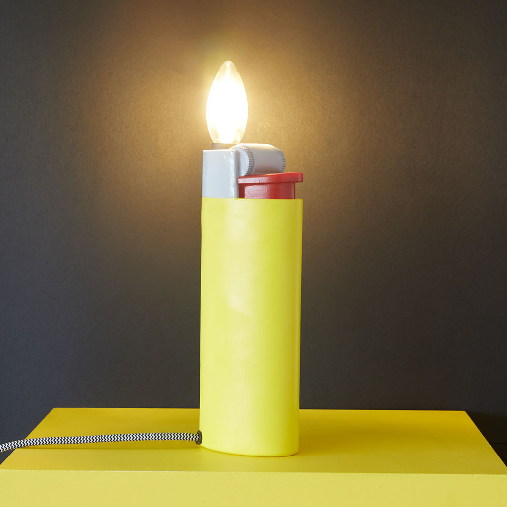 Tischleuchte LIGHTER Feuerzeug Polyresin Gelb E14 4W 2700K 6x9x25cm 