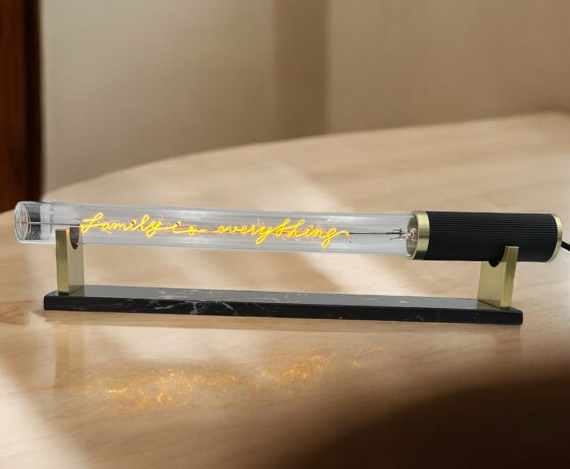 LED Tube mit Schriftzug FAMILY IS EVERYTHING Glas Gelb E27 2,5W 2200K 67lm 45x4x4cm LED Tube mit Schriftzug FAMILY IS EVERYTHING Glas Gelb E27 2,5W 2200K 67lm 45x4x4cm